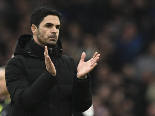 Arsenal seek swift response to take title fight to Man City