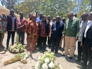 Uhuru visits Raila’s grave a day after burial
