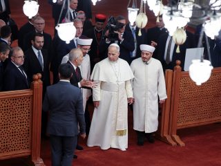 Pope Leo removes shoes but doesn’t pray on visit to Istanbul’s Blue Mosque