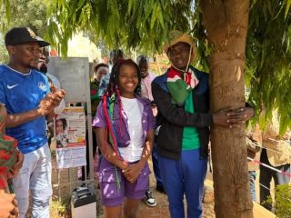 Guinness record holder Truphena Muthoni visits Murang’a man in 80-hour tree-hugging challenge