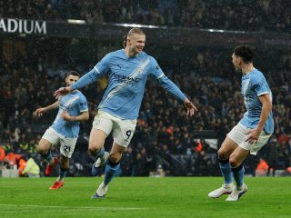 Man City and Villa close gap on Arsenal