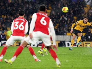 Sloppy Arsenal implode in 2-2 draw at bottom side Wolves