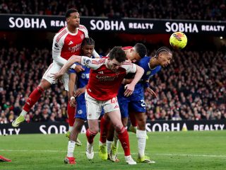 Arsenal claim nervy win over Chelsea, Man Utd go third