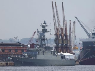 US sub sinks Iranian warship off Sri Lanka, killing 87 and expanding war zone