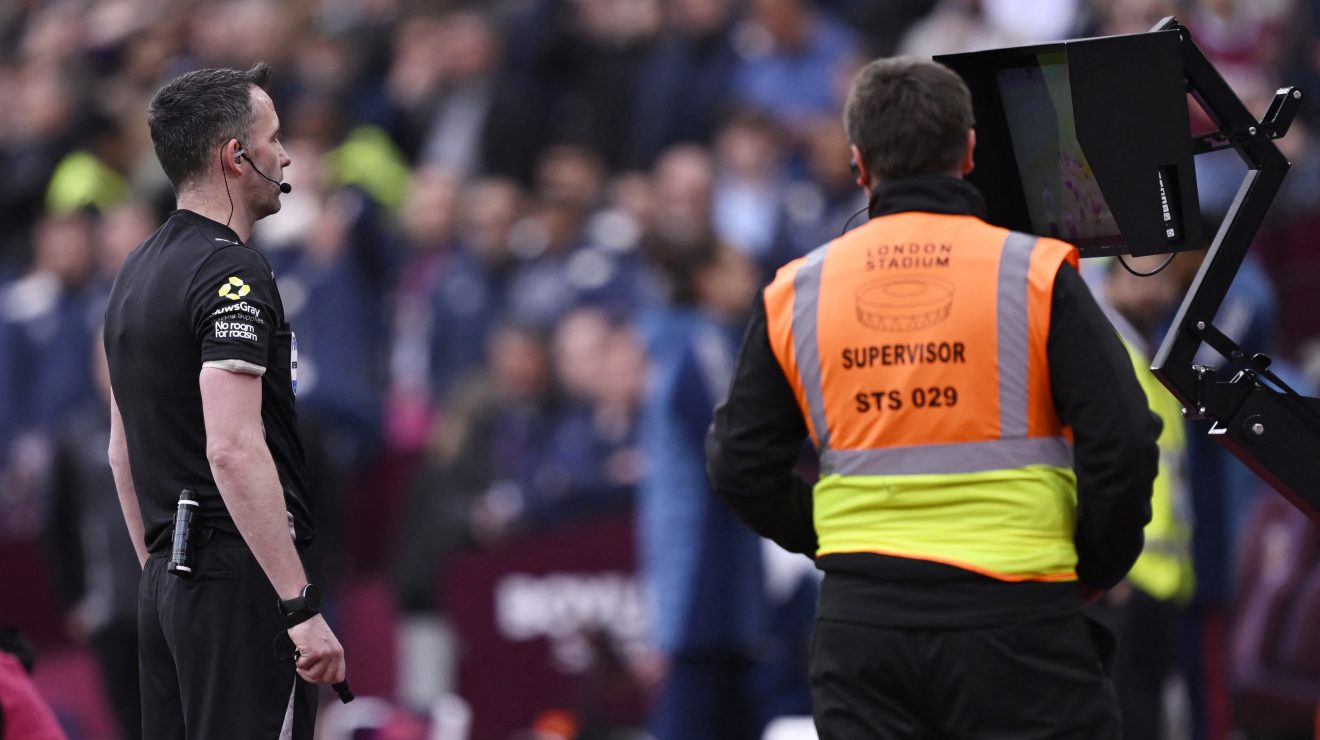 Arsenal’s Arteta praises courage of referee after pivotal VAR decision