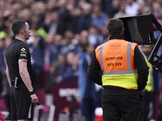 Arsenal’s Arteta praises courage of referee after pivotal VAR decision