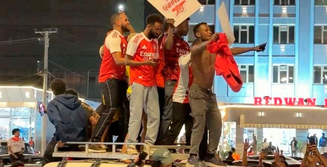 Arsenal fans ask ‘did we win league?’ as they light flares and party ...