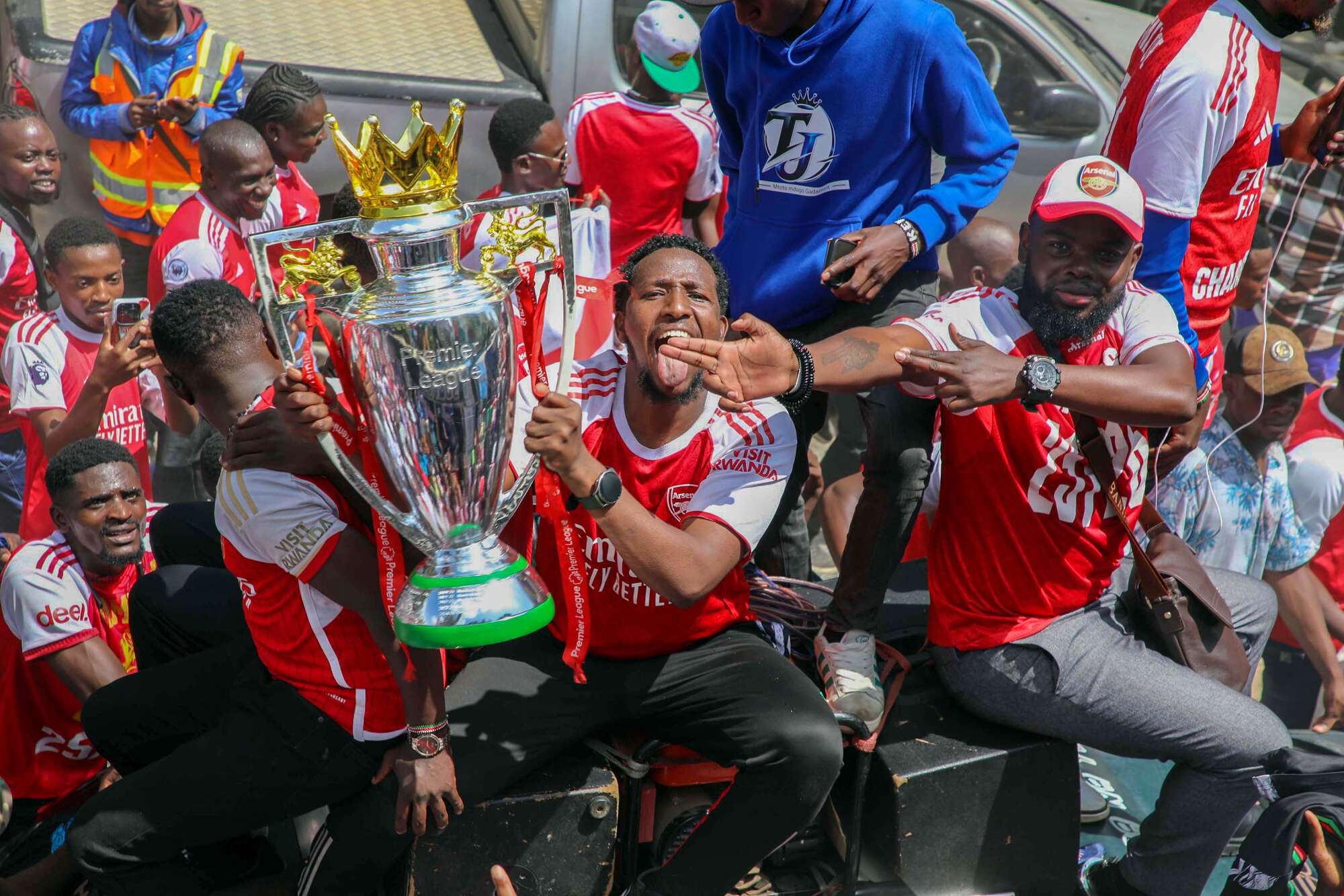 DNArsenalTrophy2405vd2.jpg