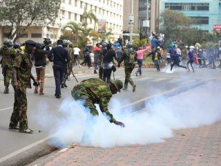 Police fire tear gas at traders protesting in Nairobi CBD