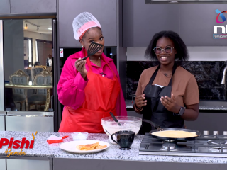 Crepes served with hot chocolate | Pishi Bomba